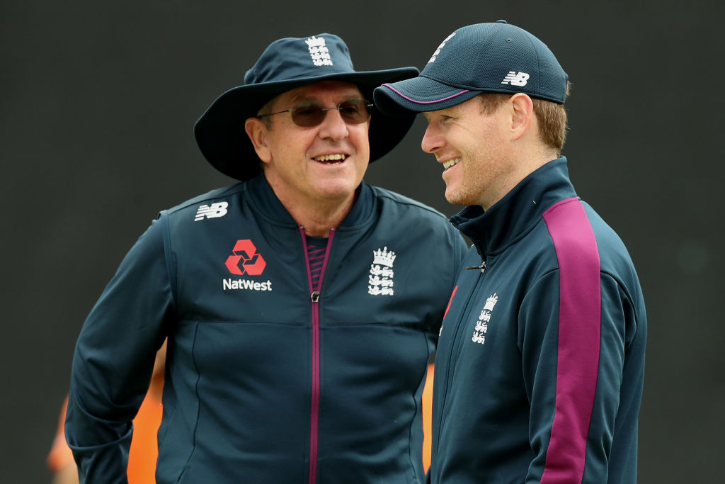 England coach Trevor Bayliss in discussion with captain Eoin Morgan