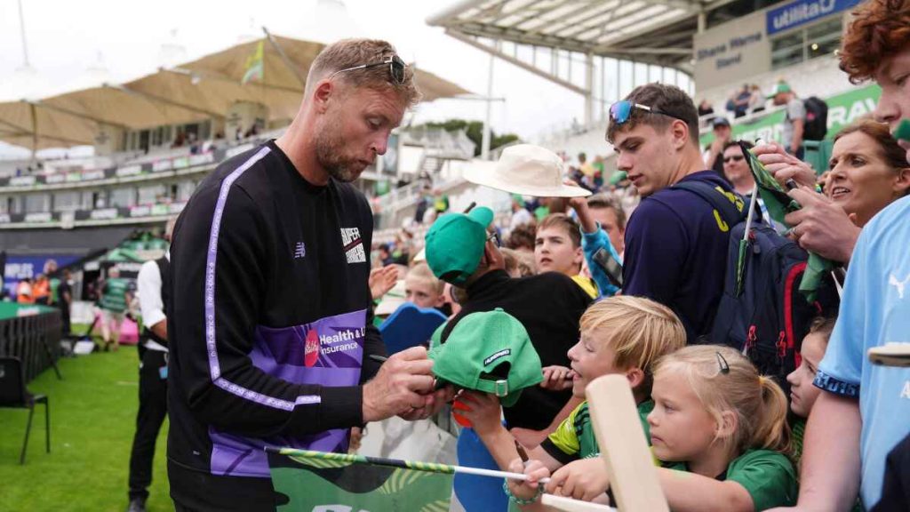 Andrew Flintoff signing autographs as Northern Superchargers head coach.