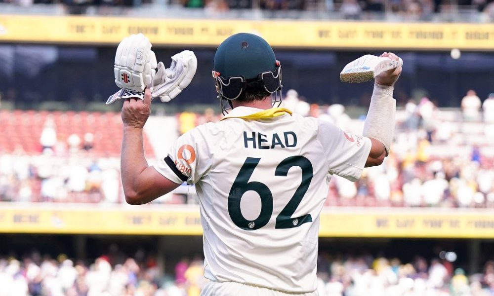 Travis Head appreciates the crowd