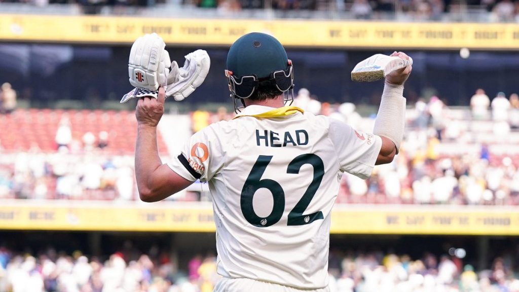 Travis Head appreciates the crowd