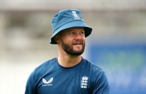 Duckett backs