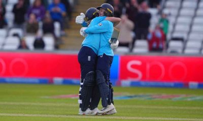 Charlie Dean (right) and Tilly Corteen-Coleman celebrate England’s victory