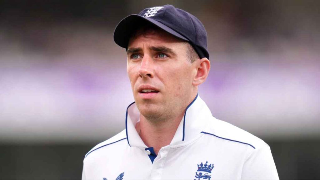Dan Lawrence fielding for England