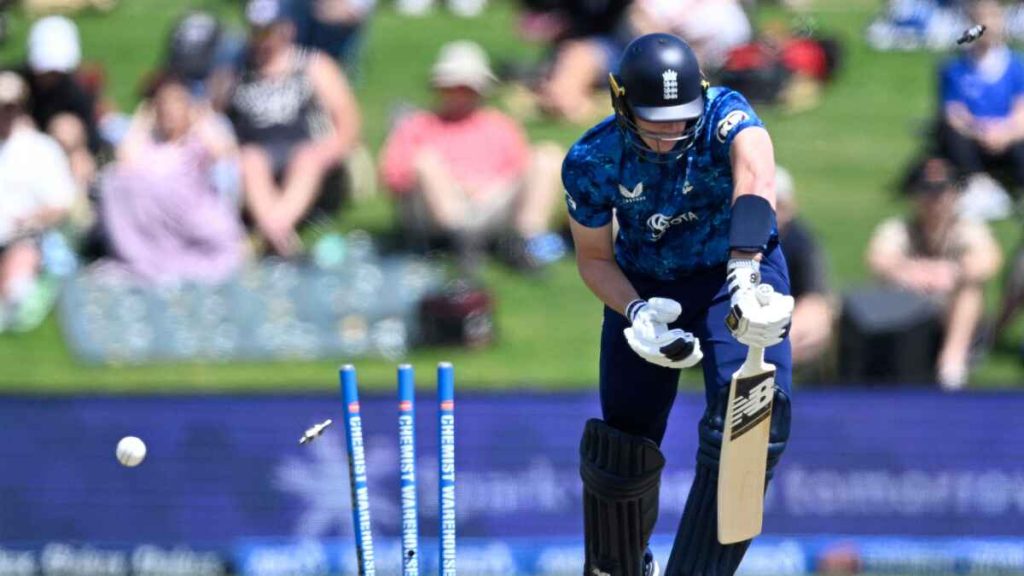 Jamie Smith is bowled by Matt Henry