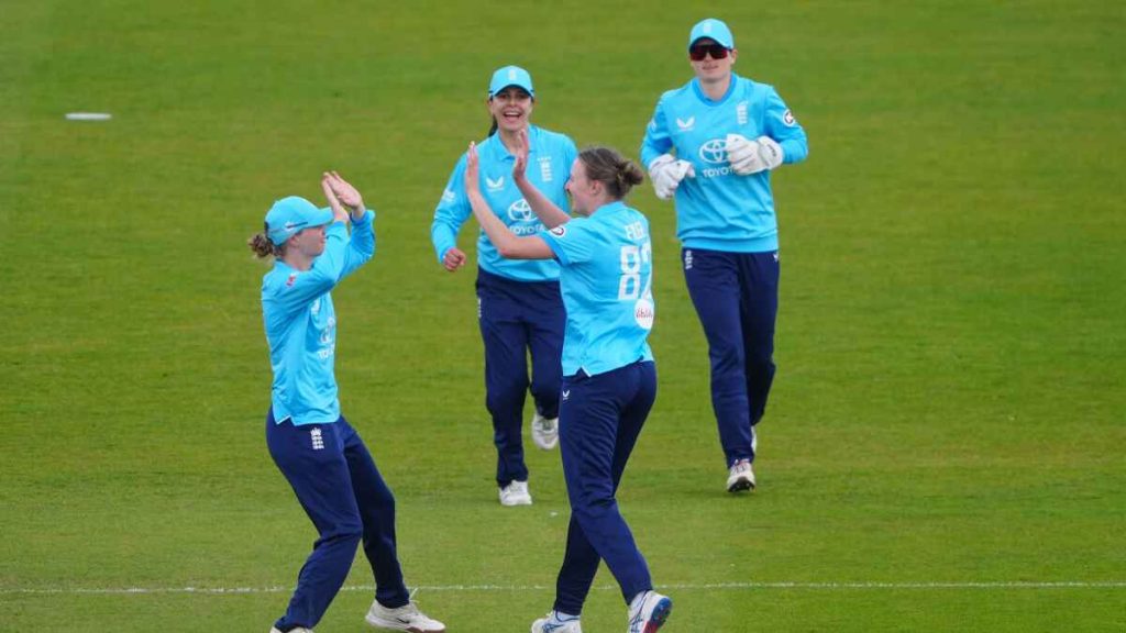 England players celebrate the wicket of Suzie Bates