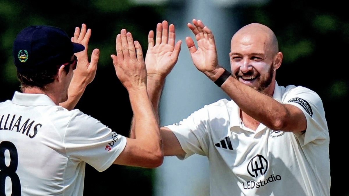 Aussie quick Gabe Bell helped Gloucestershire to a first win of the season over Derbyshire