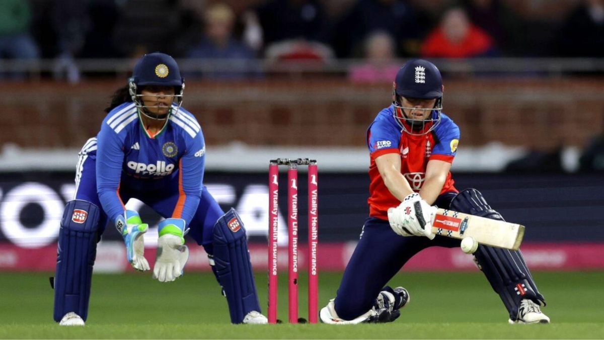 Despite not possessing huge power, Heather Knight scored her fastest T20I half-century