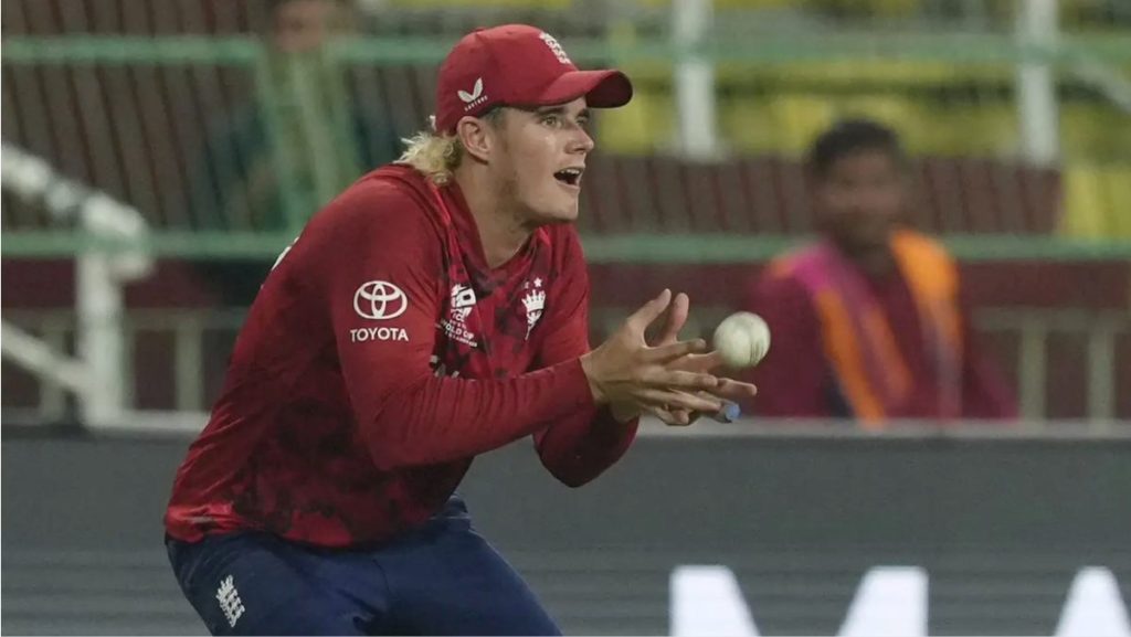 Jacob Bethell dismissed Finn Allen with this catch