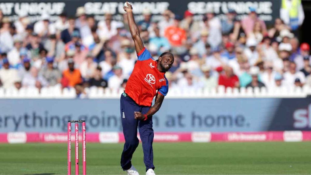 England’s Jofra Archer bowling