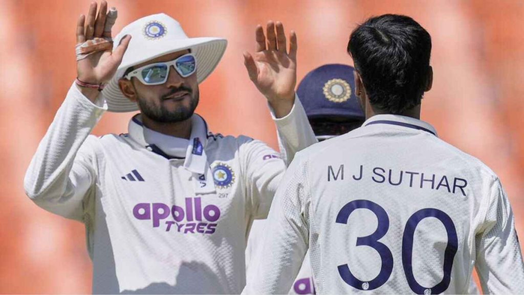 Manav Suthar, right, returns to Warwickshire for the final four County Championship matches.