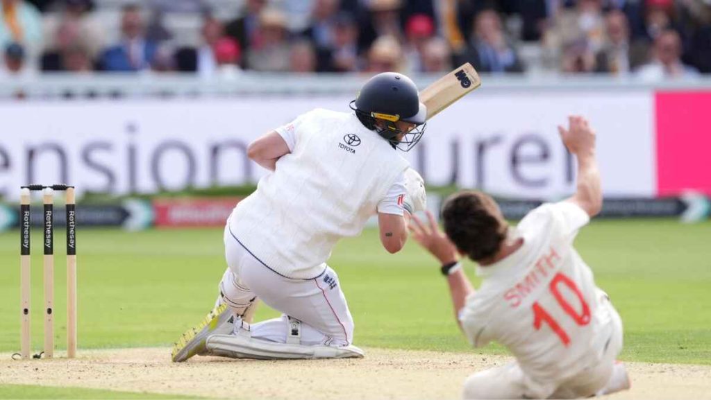 Ollie Robinson in action as New Zealand&rsquo;s Nathan Smith falls whilst bowling