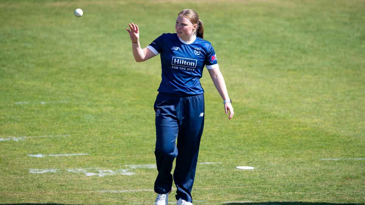 Poppy Tulloch in action for Hampshire