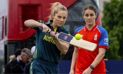 Australia captain Sophie Molineux with her England counterpart Nat Sciver-Brunt