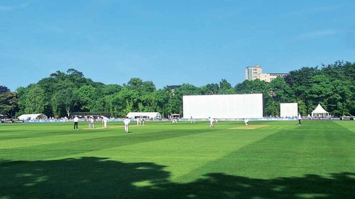 Stormont is a fine setting for cricket.