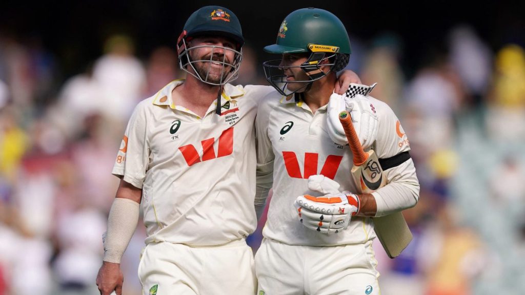 Travis Head appreciates the crowd