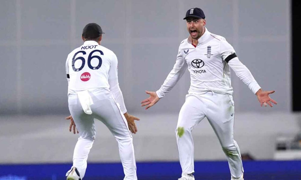 England’s Will Jacks, right, celebrates with Joe Root after catching out Steve Smith
