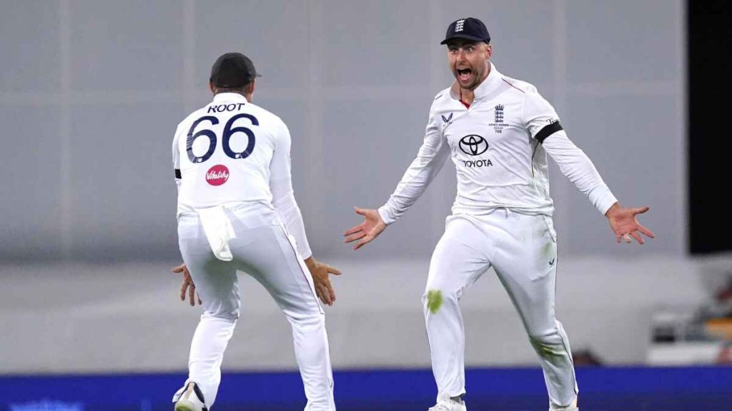 England’s Will Jacks, right, celebrates with Joe Root after catching out Steve Smith