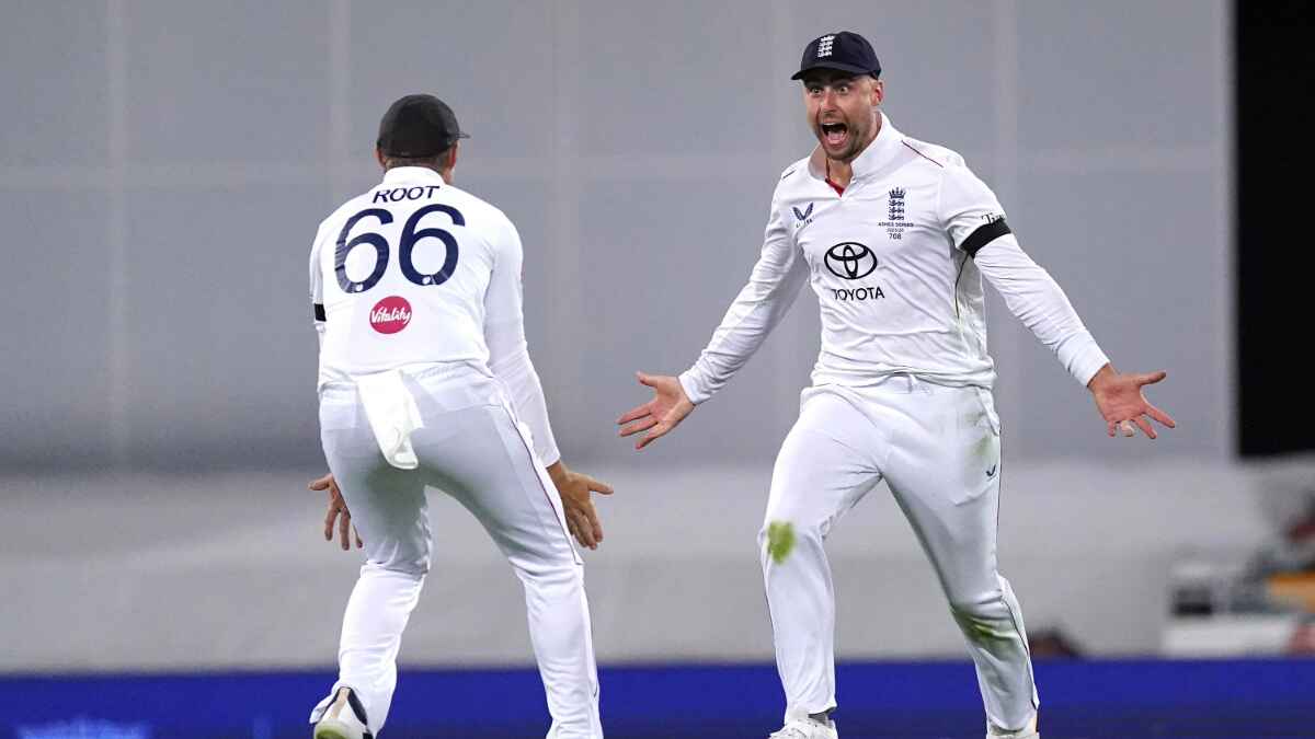 England’s Will Jacks, right, celebrates with Joe Root after catching out Steve Smith