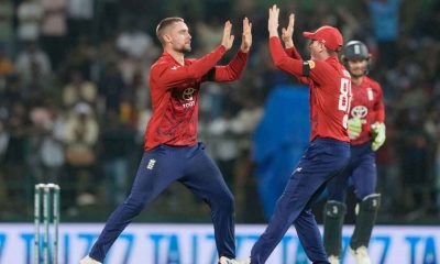 England’s Will Jacks, left, celebrates with teammates
